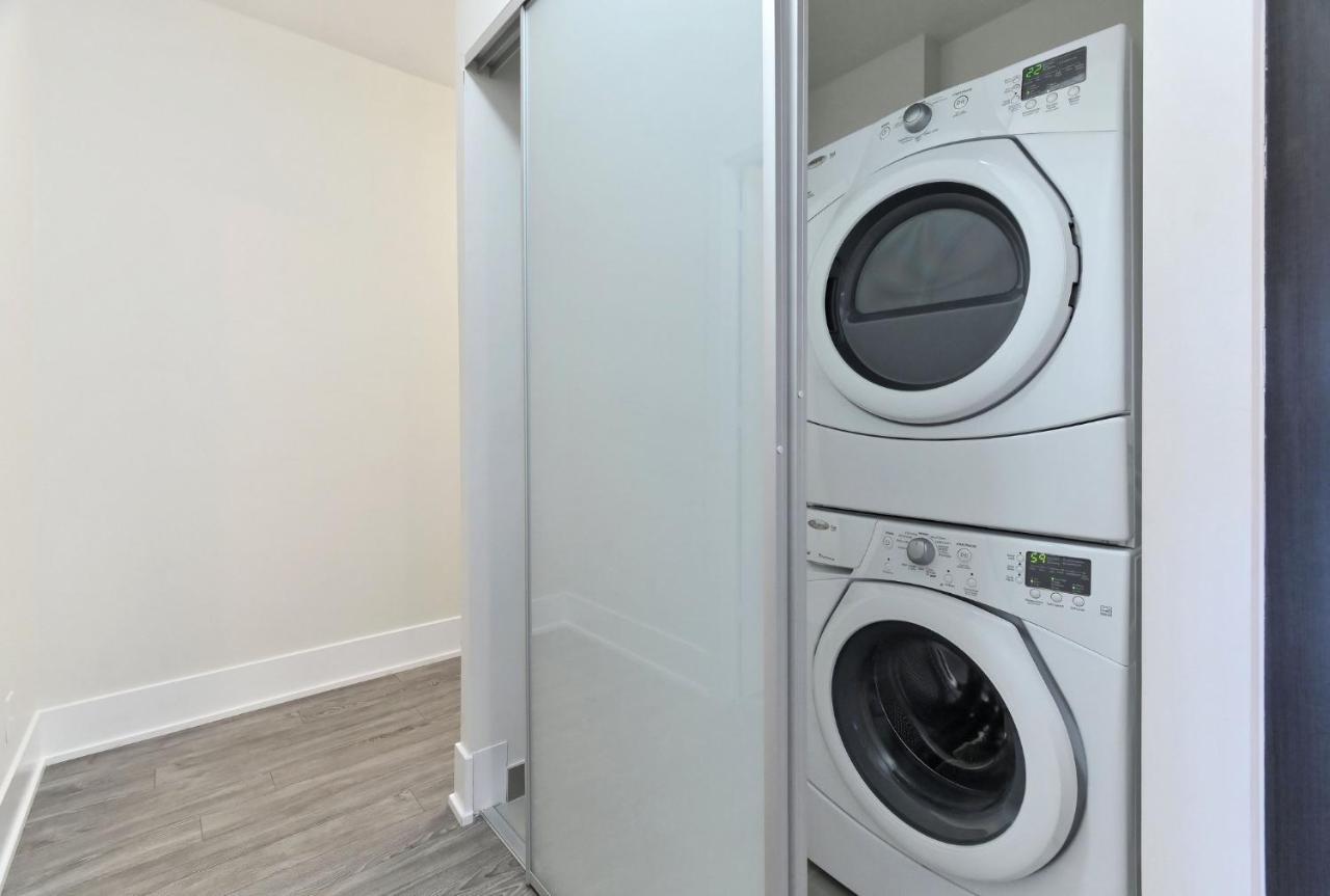 Delsuites - 300 Front Street - 30 Night Stays Торонто Екстериор снимка