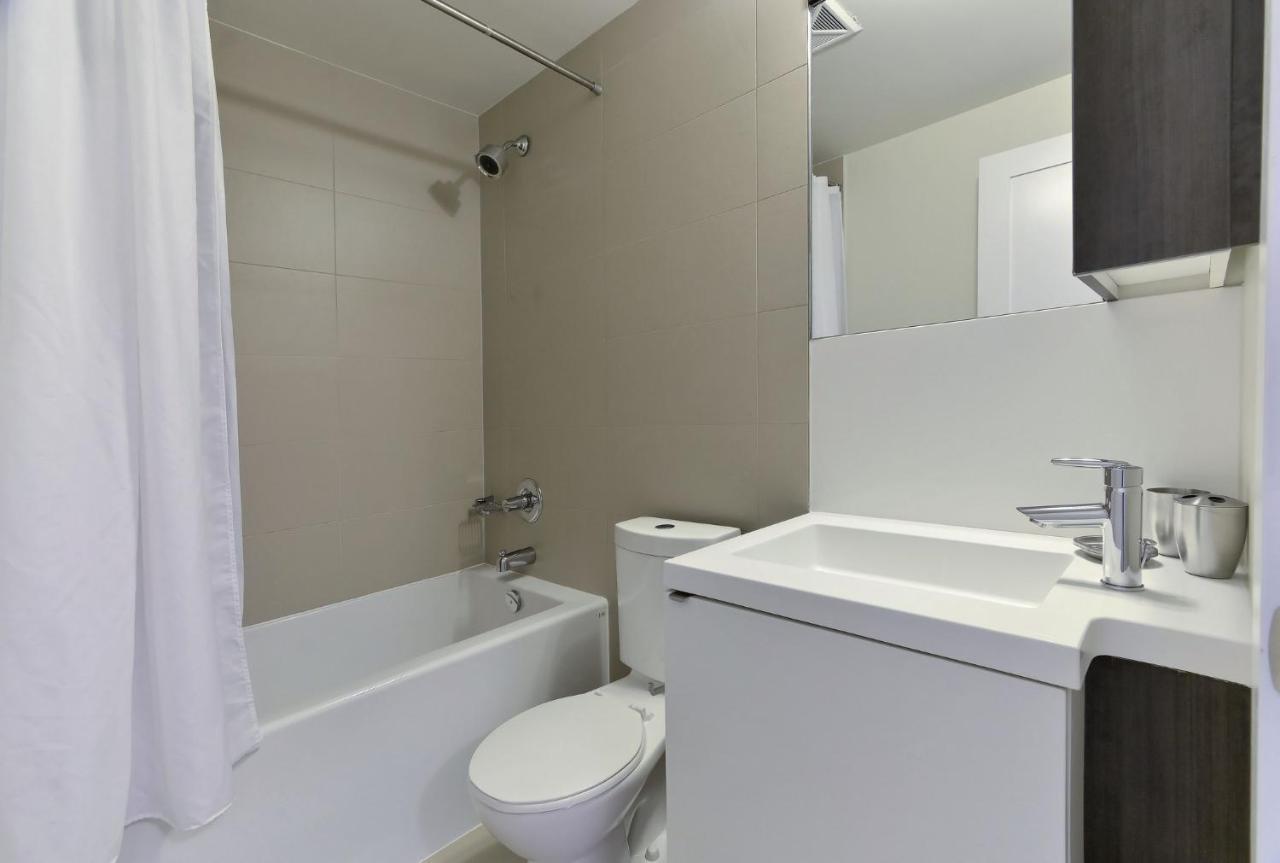 Delsuites - 300 Front Street - 30 Night Stays Торонто Екстериор снимка
