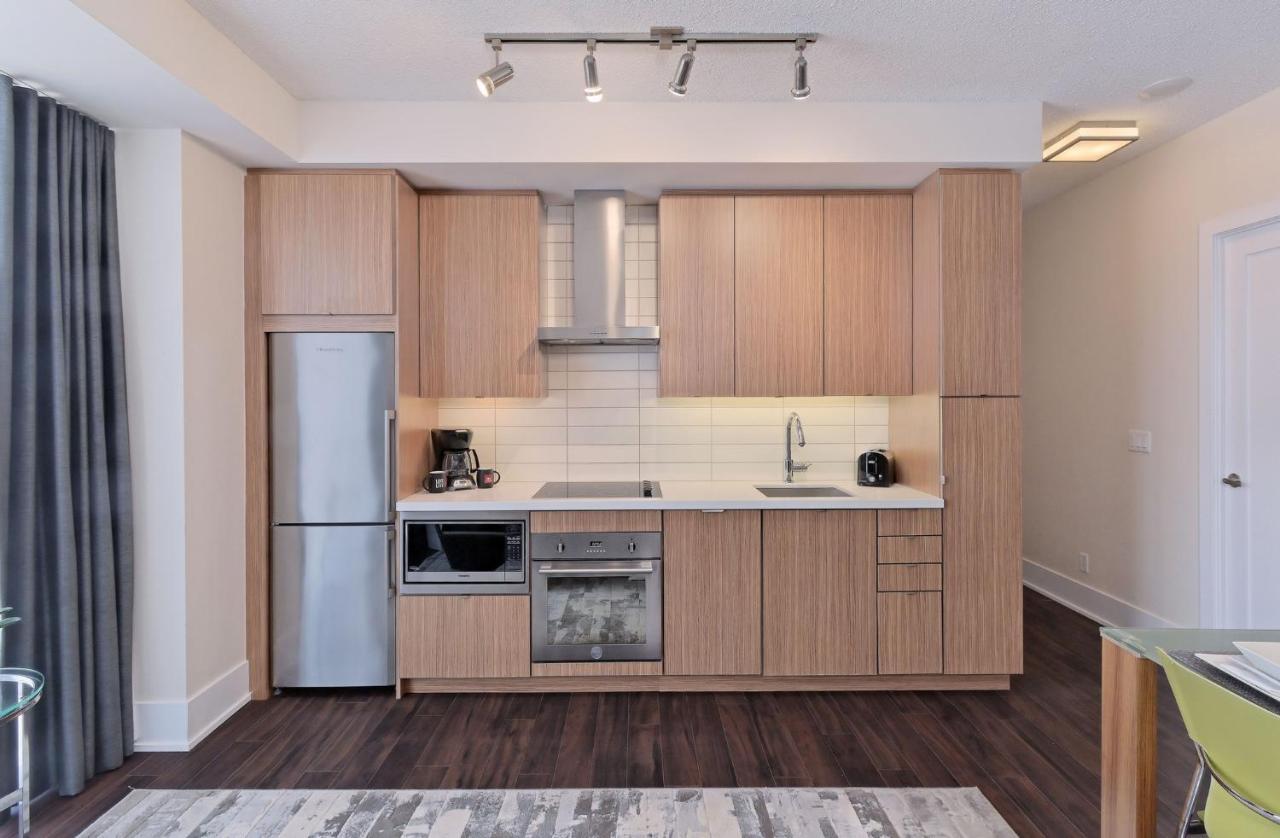 Delsuites - 300 Front Street - 30 Night Stays Торонто Екстериор снимка